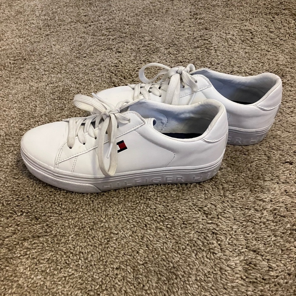 Tommy Hilfiger Classic White Lace-Up Sneakers Women’s Size 7.5 Casual Shoes
